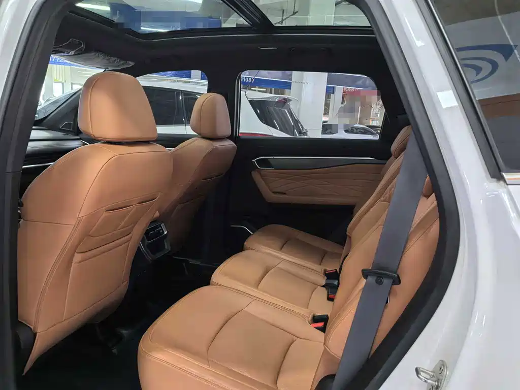 Geely Haoyue L — миниатюра 8