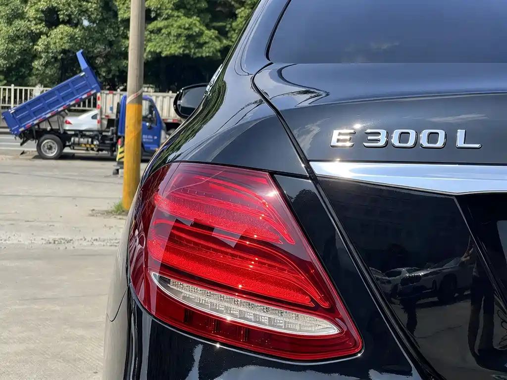 Mercedes-Benz E-Class — миниатюра 6