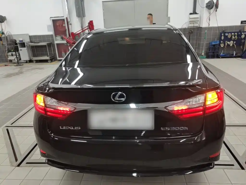 Lexus ES 2015 300h Comfort