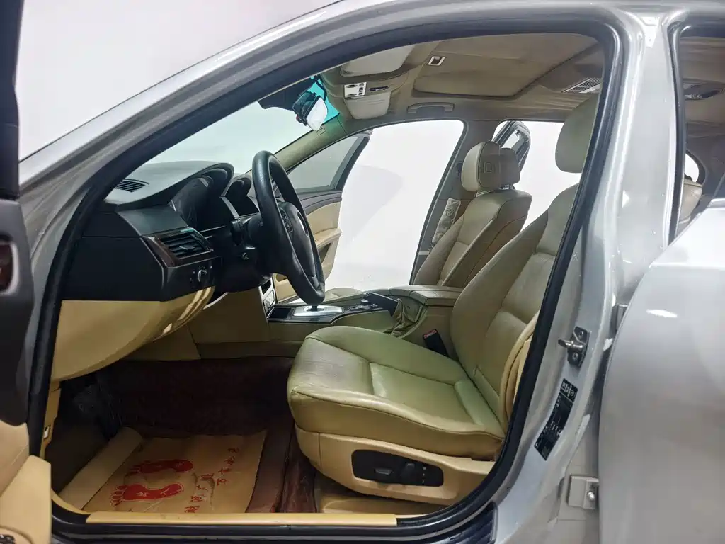 BMW 5 Series — миниатюра 11