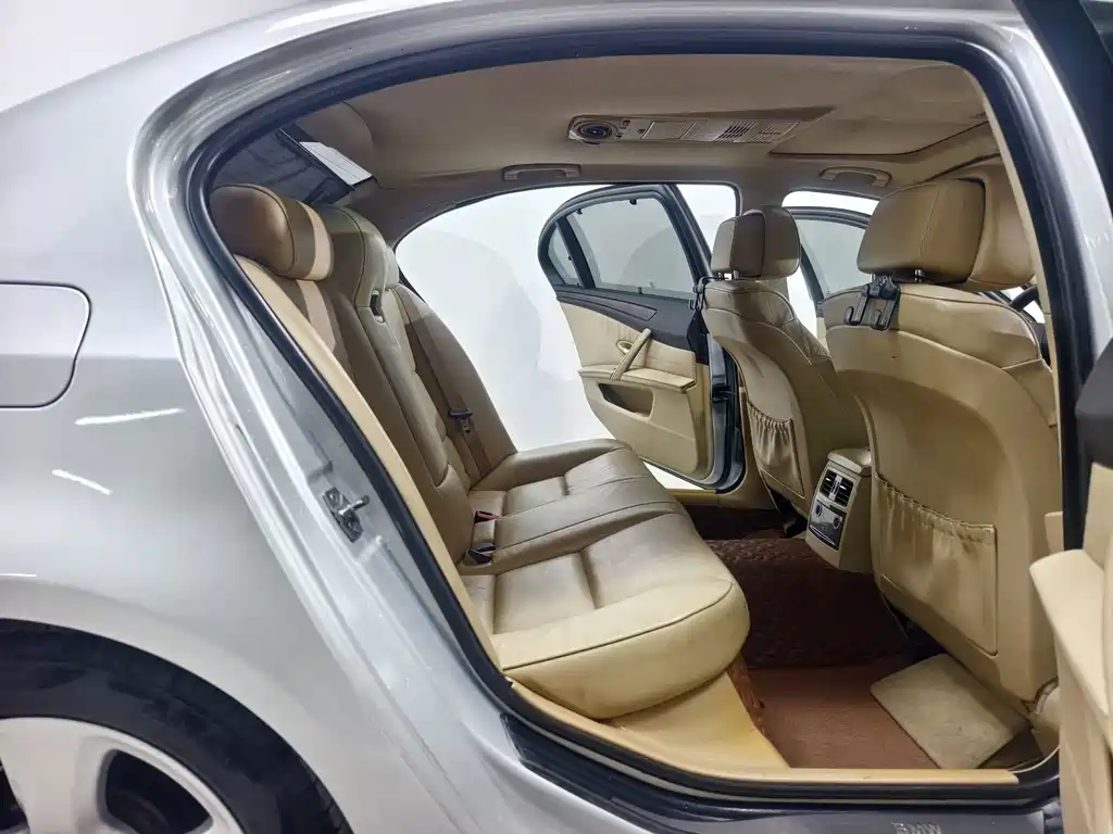 BMW 5 Series — миниатюра 16