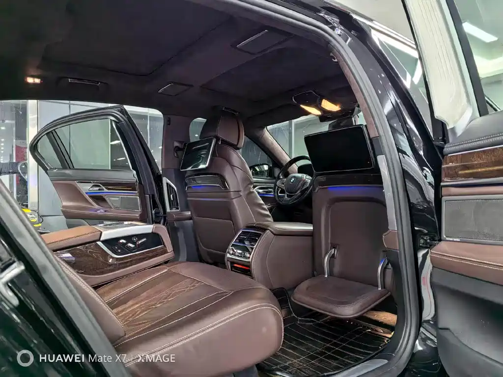BMW 7 Series — миниатюра 5