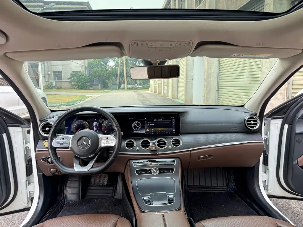 Mercedes-Benz E-Class — миниатюра 5