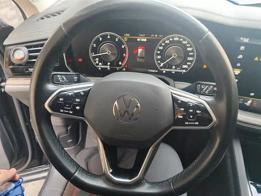 VOLKSWAGEN TOUAREG