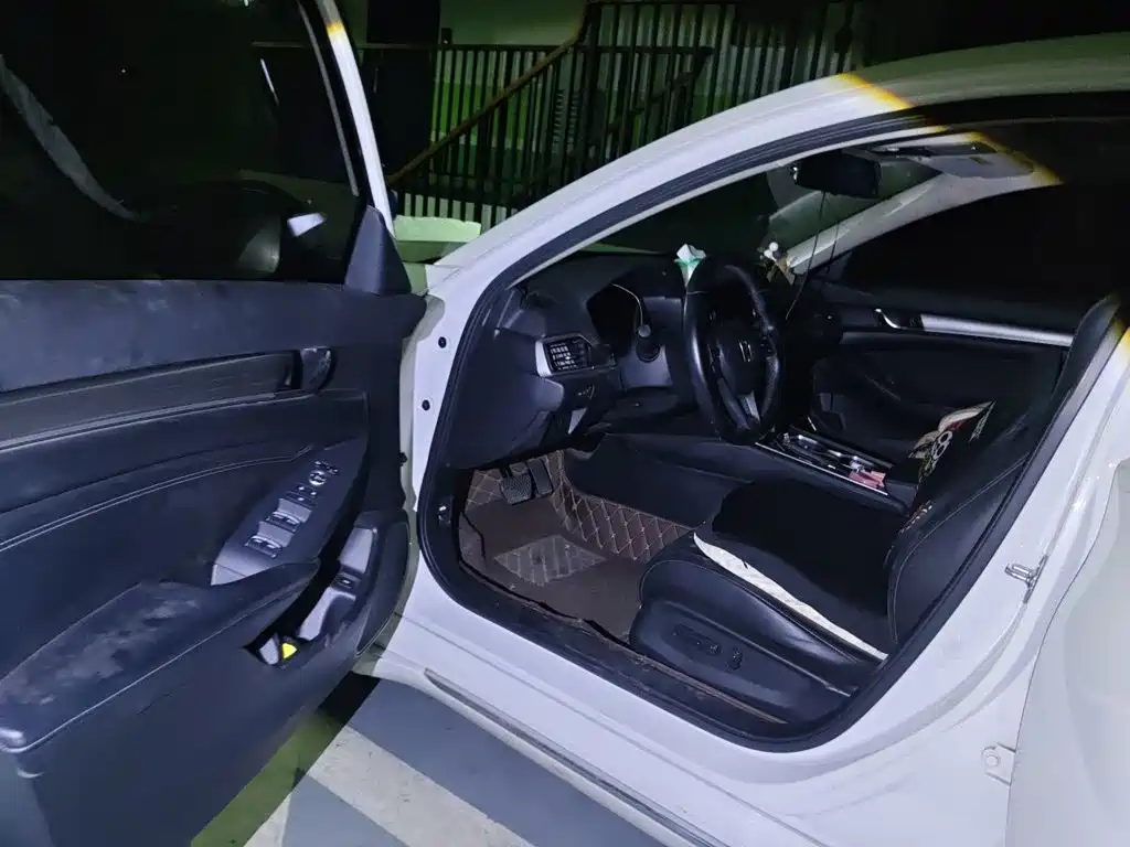 Honda Accord — миниатюра 12