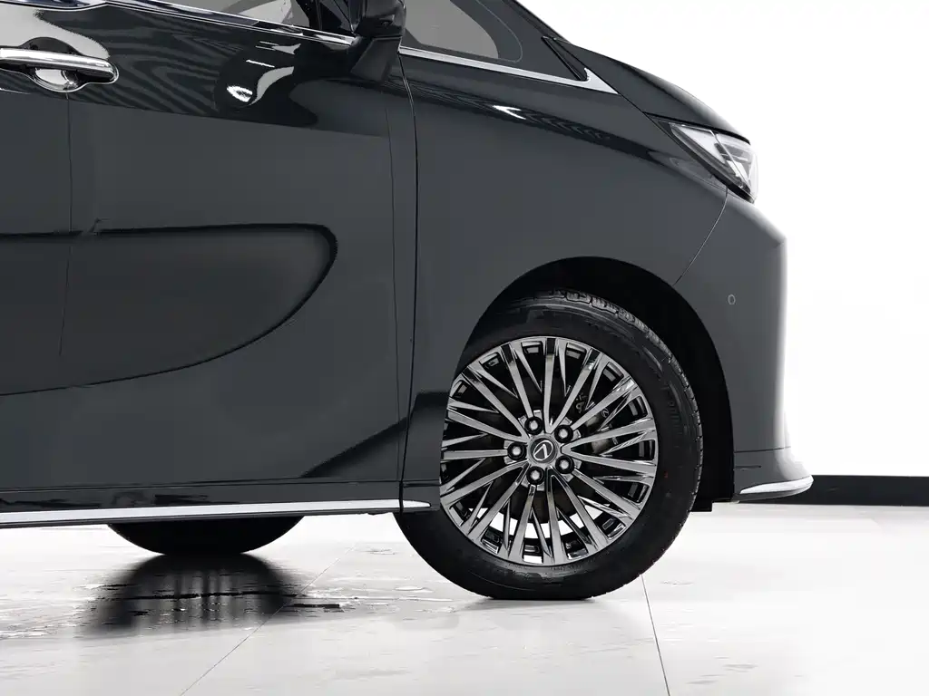 Lexus LM 2025 350h мест