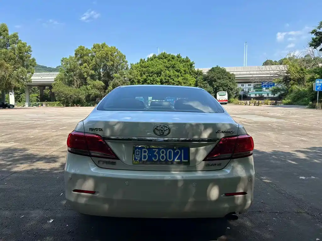 Toyota Camry — миниатюра 5