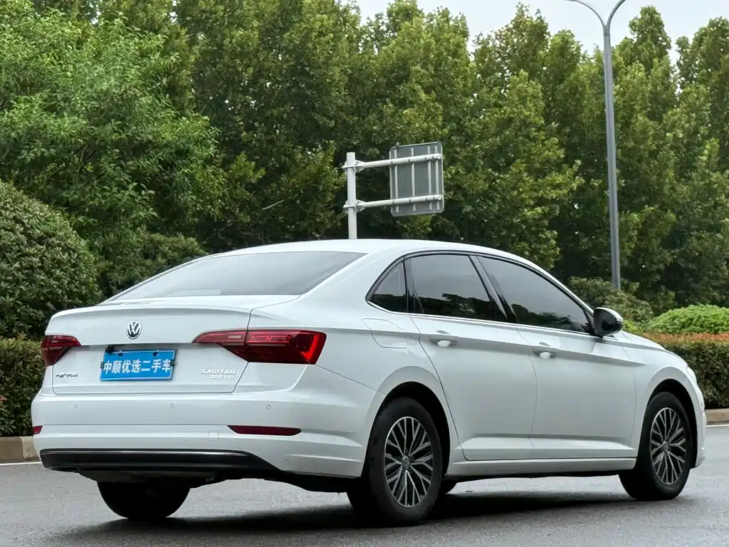 VOLKSWAGEN SAGITAR