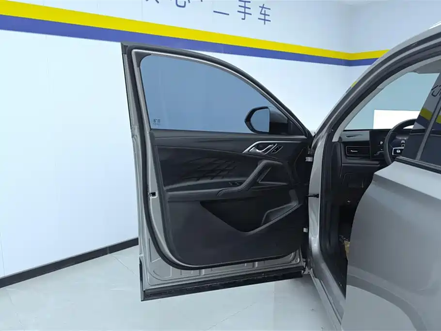 ROEWE RX5 NEW ENERGY