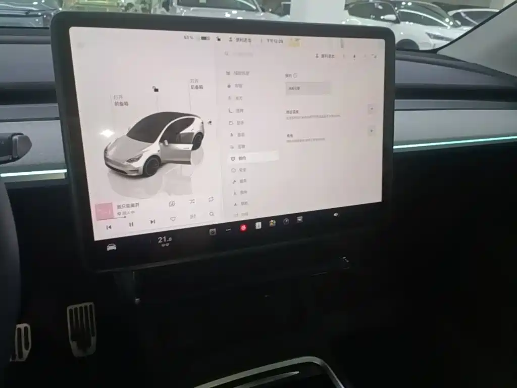 Tesla Model Y — миниатюра 13