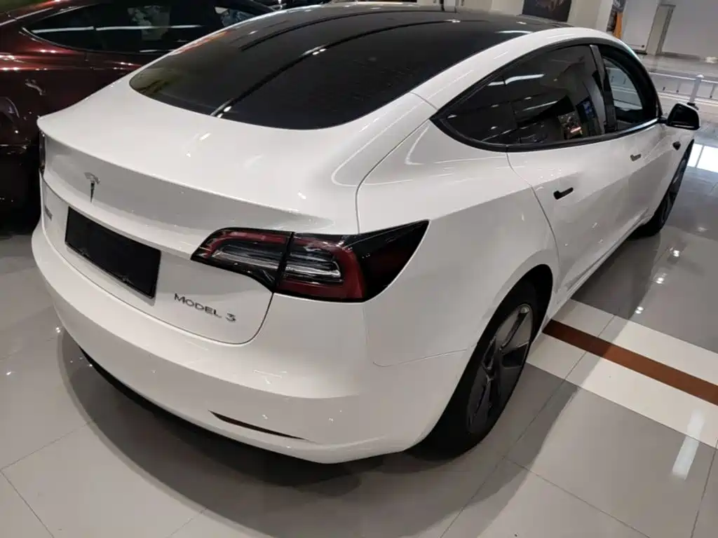 Tesla Model 3 — миниатюра 7