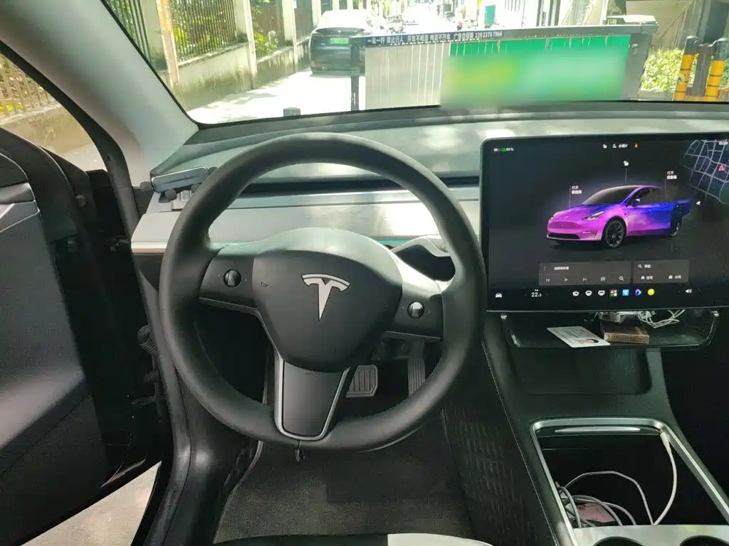 Tesla Model Y — миниатюра 11