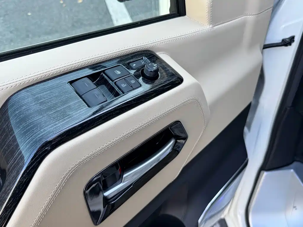 Toyota Hiace — миниатюра 11