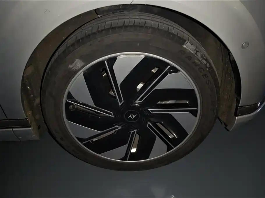 Dongfeng eπ008 2024 210Max 6 мест