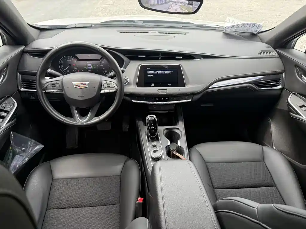 Cadillac XT4 — миниатюра 7