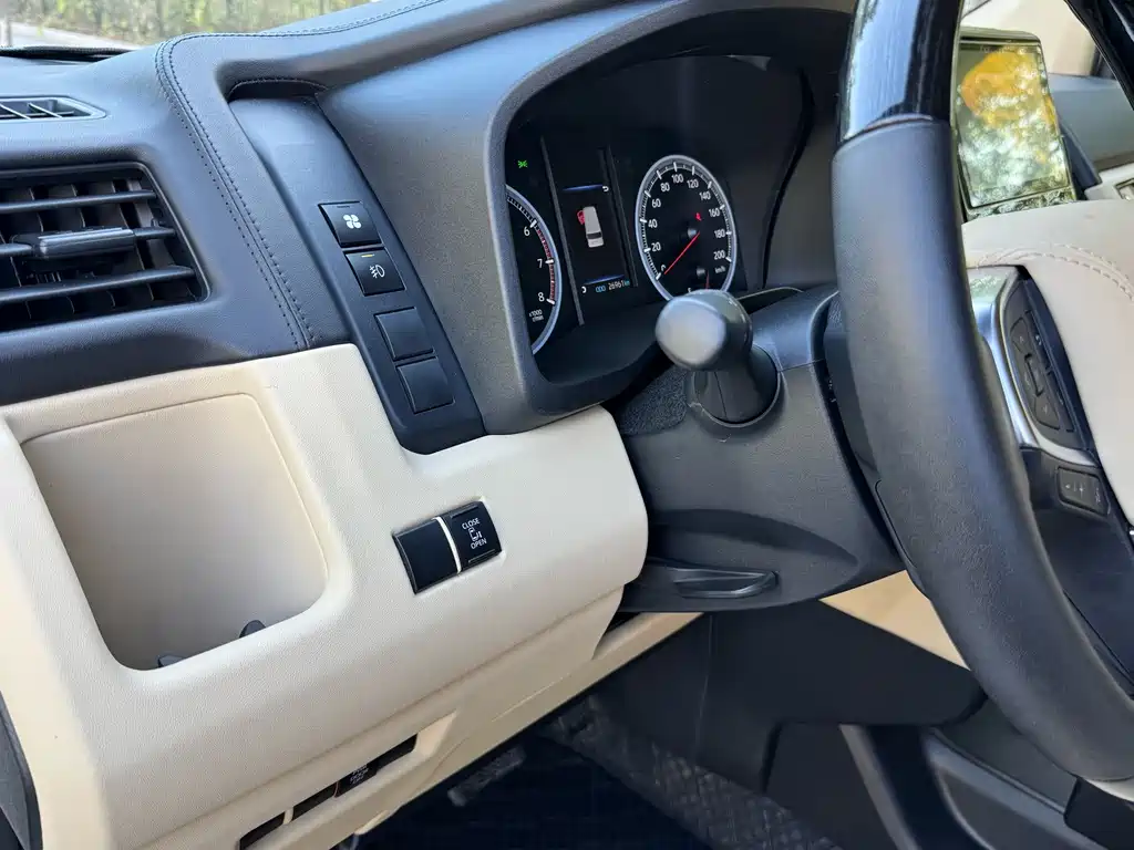 Toyota Hiace — миниатюра 13
