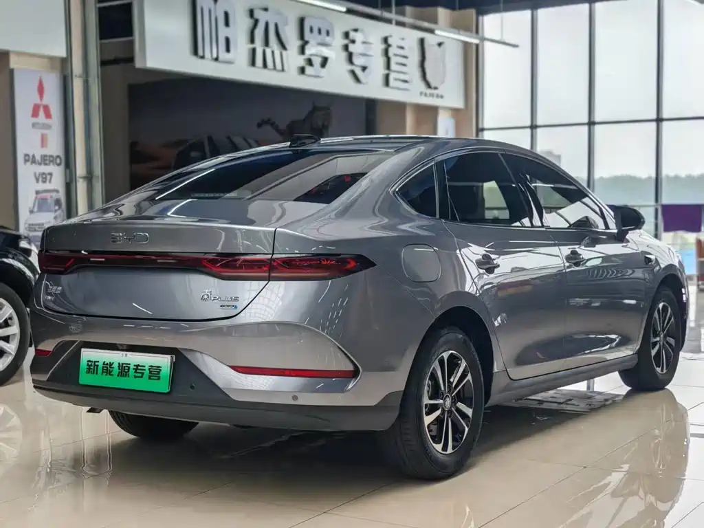 BYD Qin Plus PLUS 2025 DM-i Smart Drive 120KM