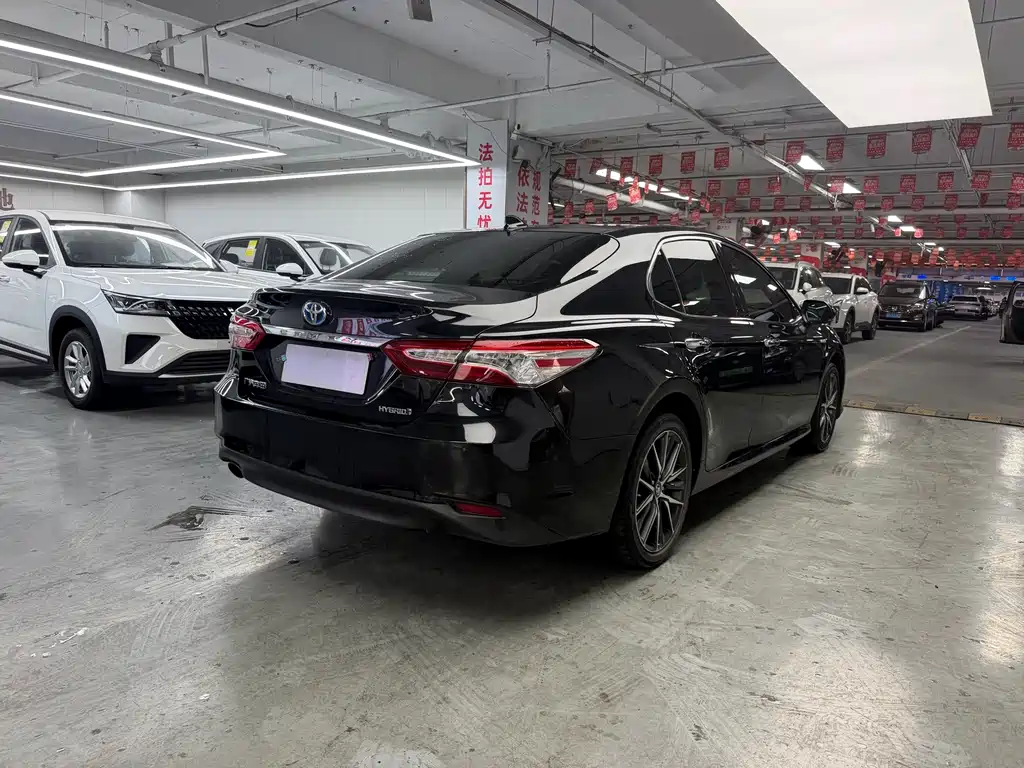 Toyota Camry — миниатюра 11