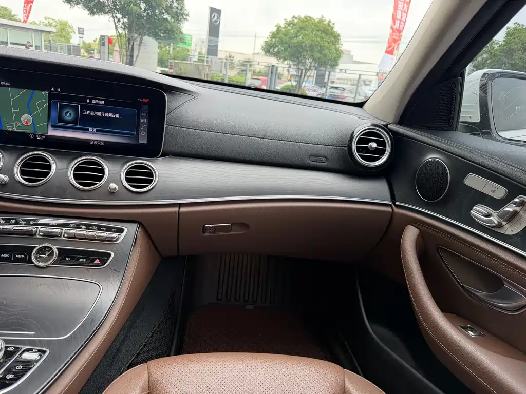 Mercedes-Benz E-Class — миниатюра 21