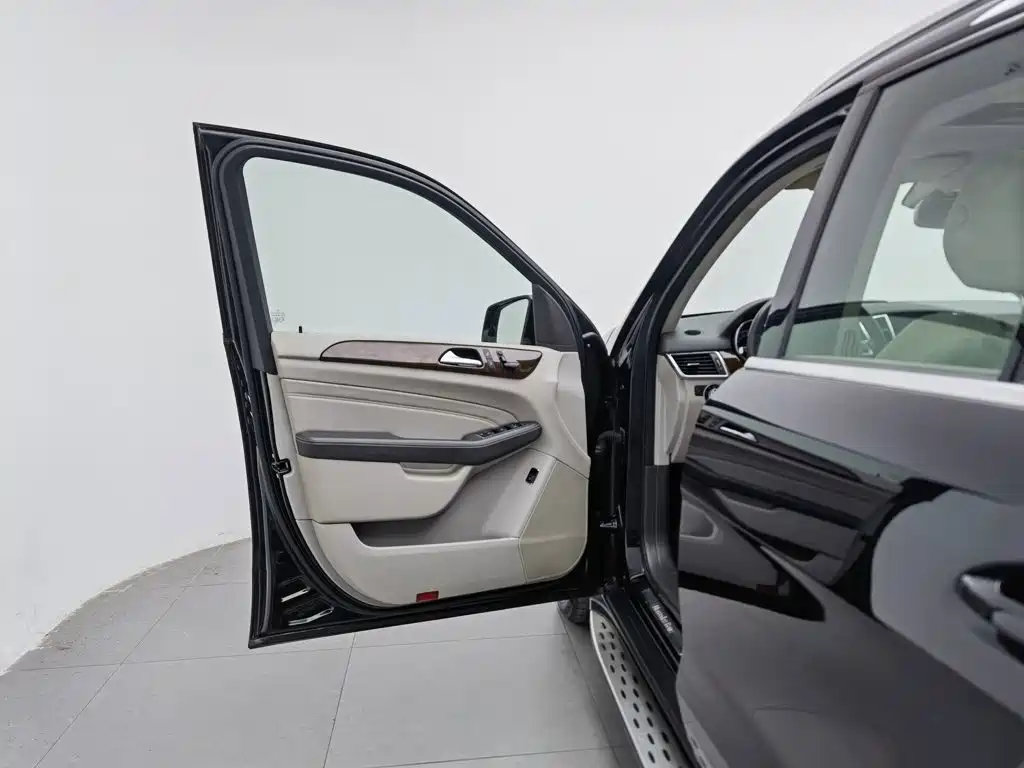 Mercedes-Benz M-Class — миниатюра 8