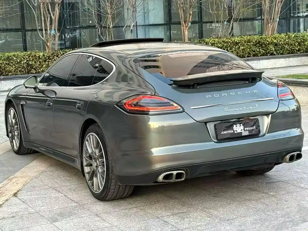 Porsche Panamera 2010 Panamera 4S 4.8L