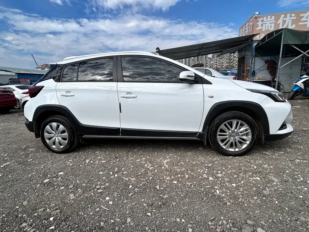 TOYOTA YARIS L ZHIXUAN