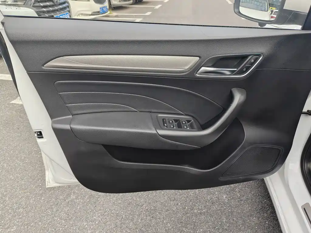 Roewe i6 New Energy — миниатюра 14