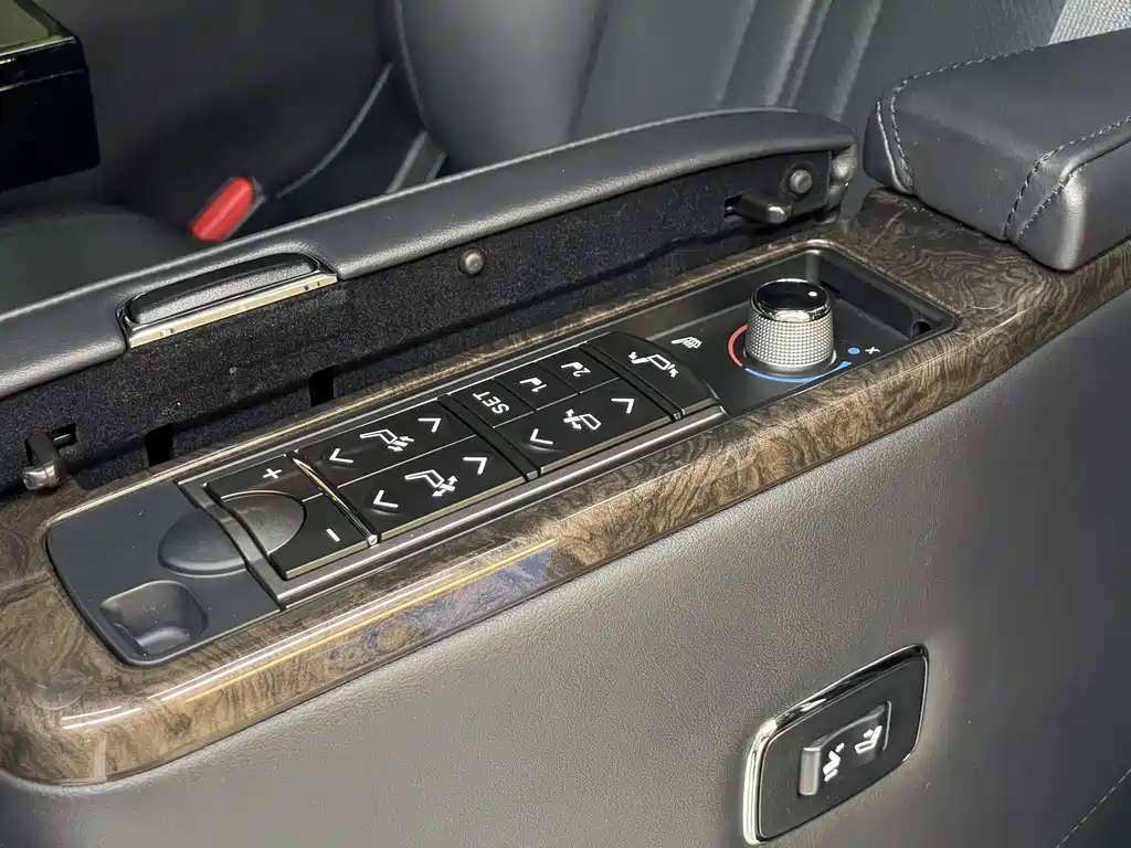 Toyota Vellfire - фото 20