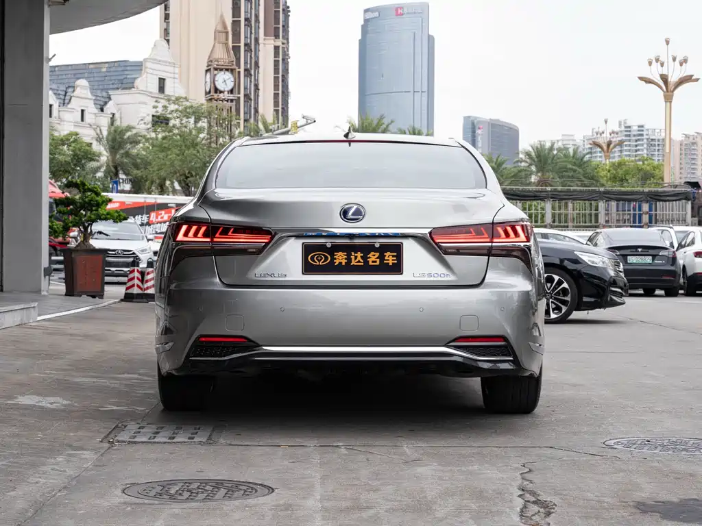Lexus LS 2018 500h Luxury V
