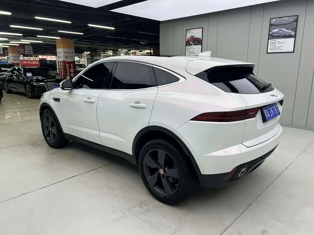 Jaguar E-PACE — миниатюра 9