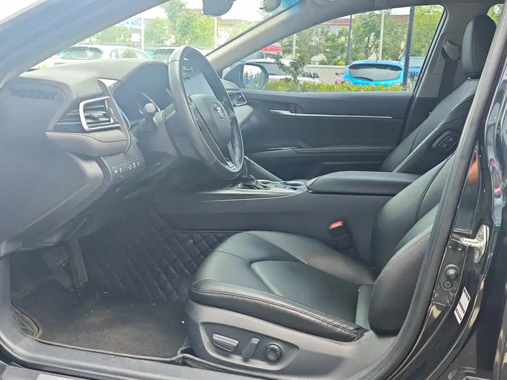 Toyota Camry 2021 2.0G Luxury