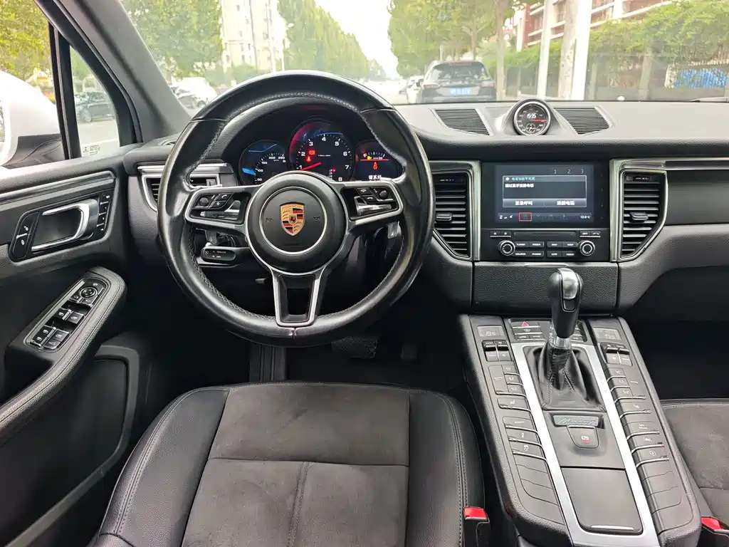 Porsche Macan — миниатюра 6