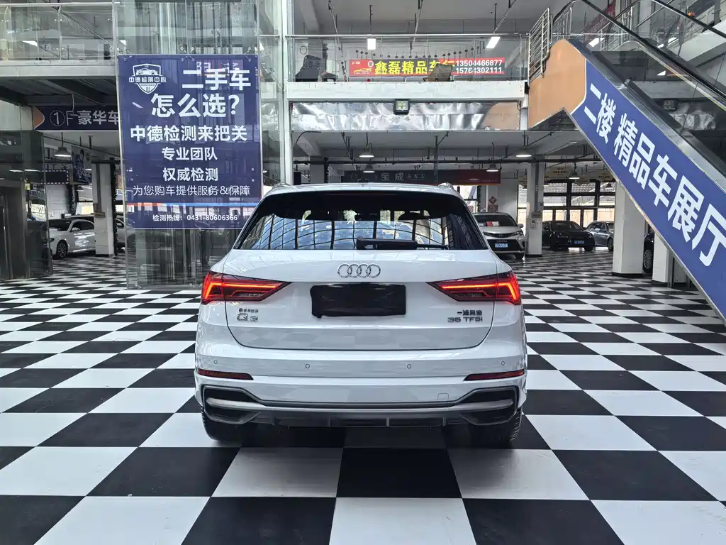 AUDI Q3