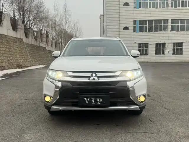 mitsubishi outlander
