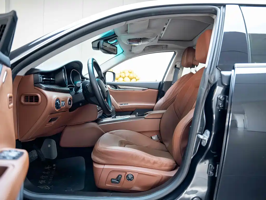 Maserati Quattroporte — миниатюра 10