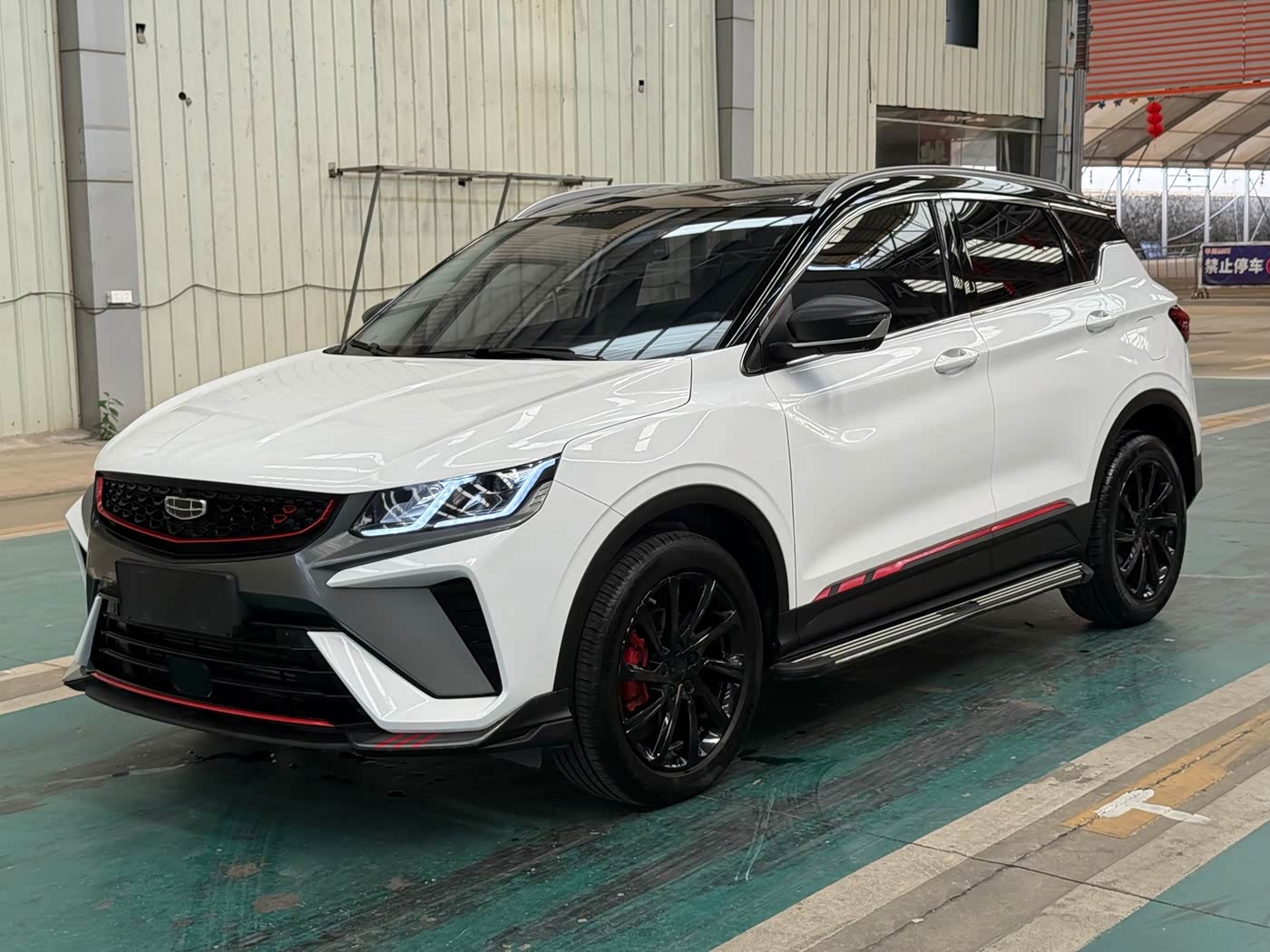 Geely Binyue 1.4 л 2023 г. Белый, пробег 30000 км