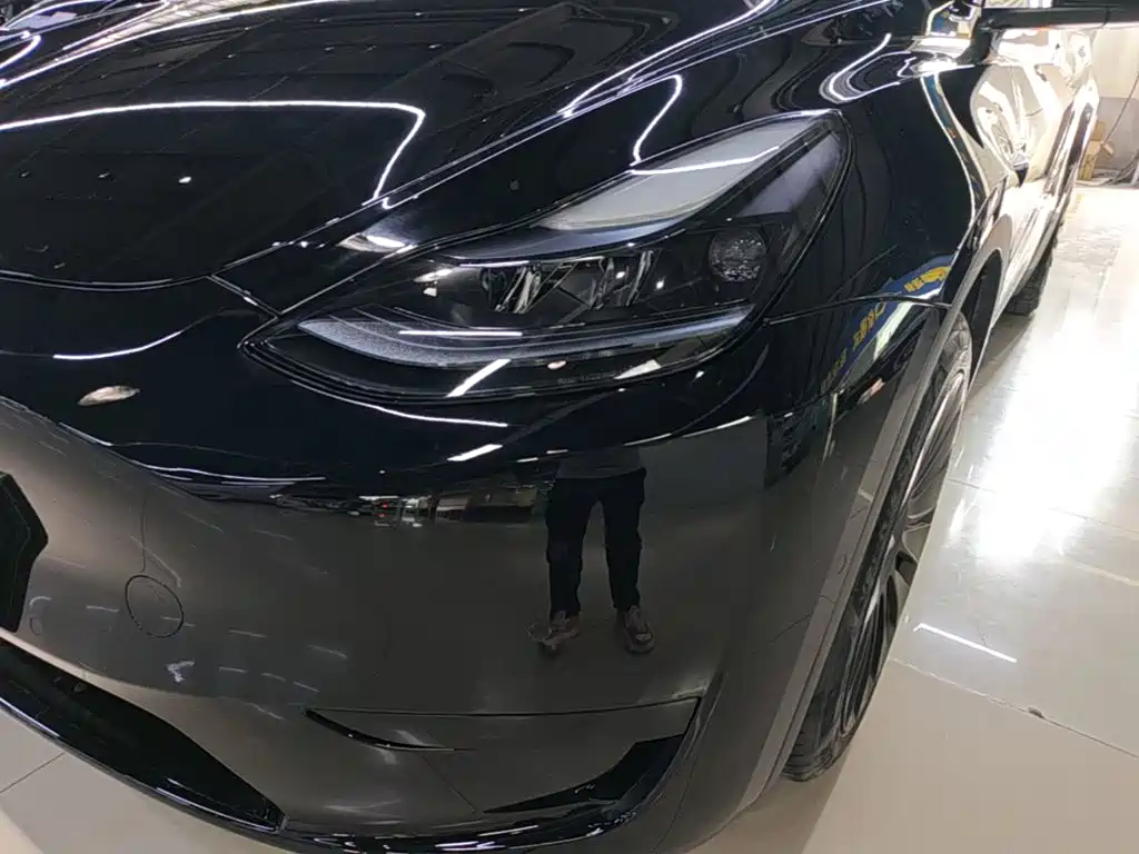 Tesla Model Y — миниатюра 24