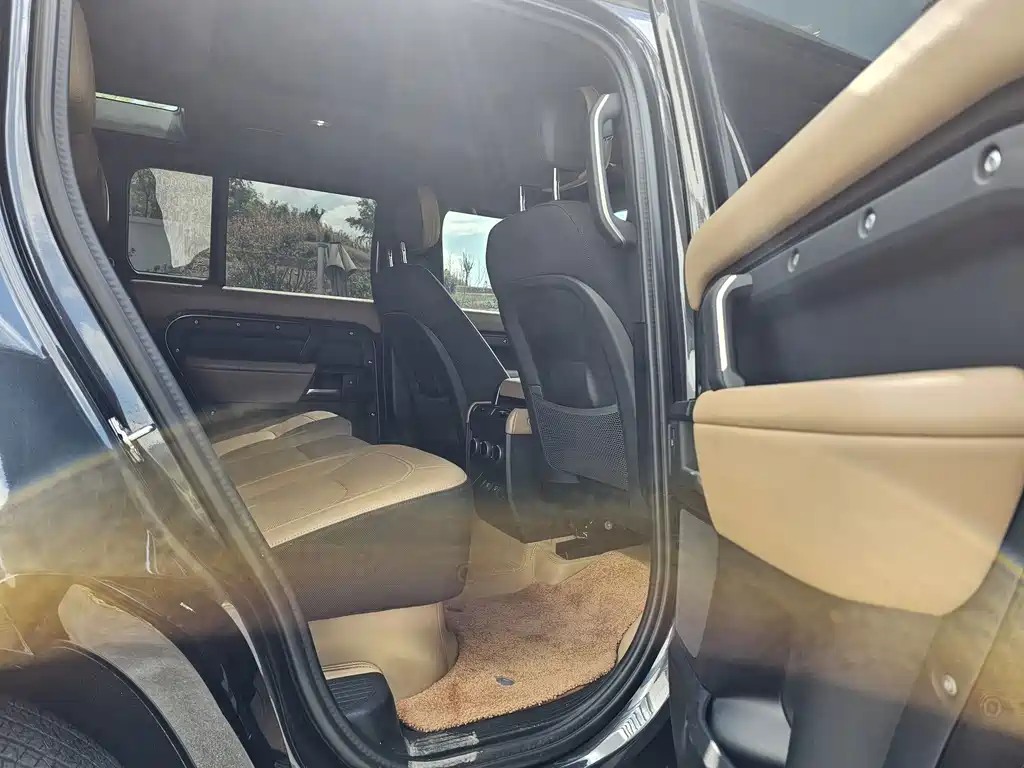 Land Rover Defender — миниатюра 12