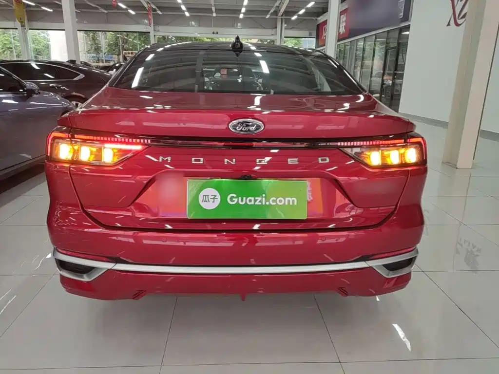 Ford Mondeo 2025 2.0T EcoBoost