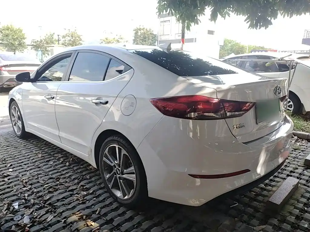 Hyundai Elantra — миниатюра 5