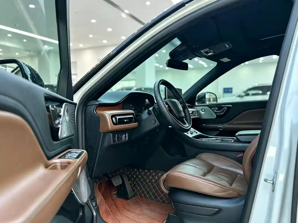 Lincoln Aviator — миниатюра 4