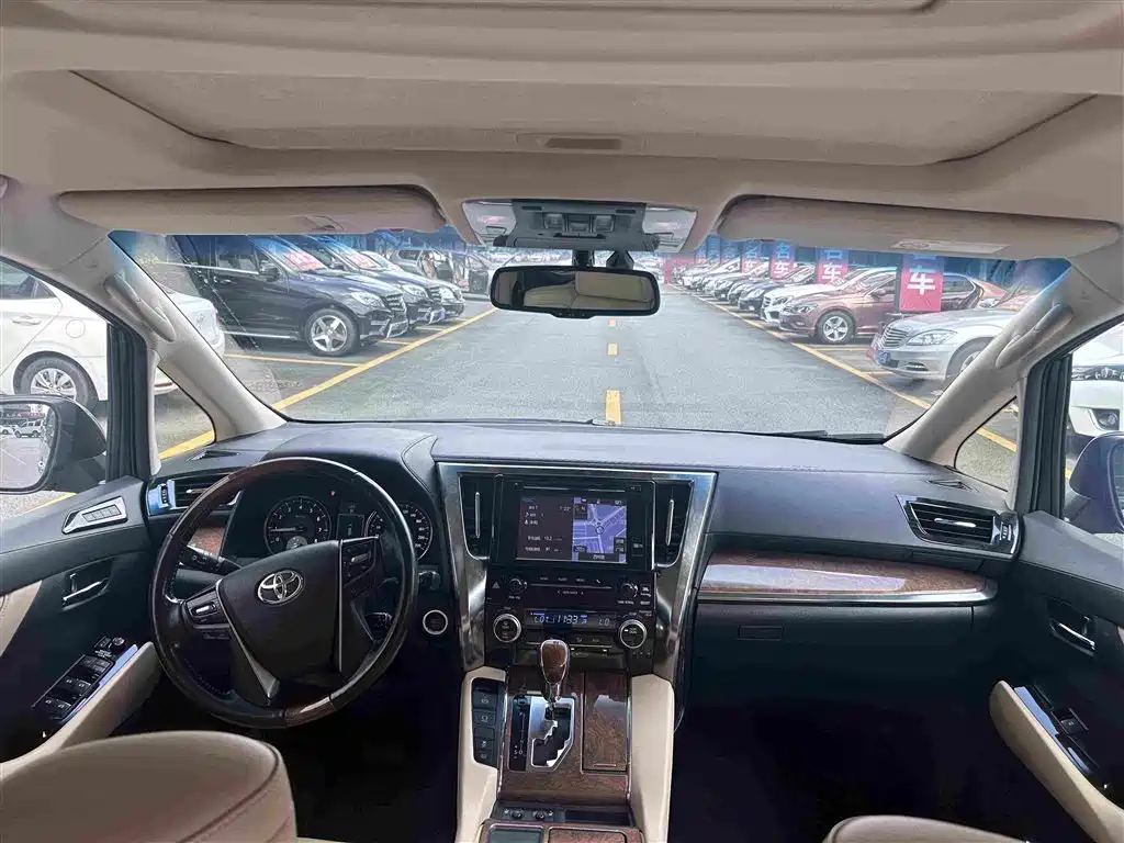 Toyota Alphard — фотографии объявления, Фото 11