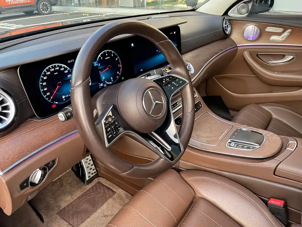 Mercedes-Benz E-Class — миниатюра 5