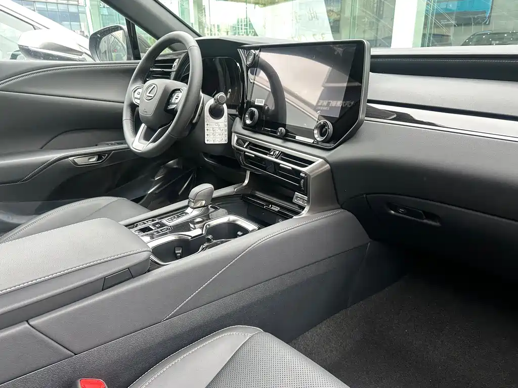 Lexus RX — миниатюра 4