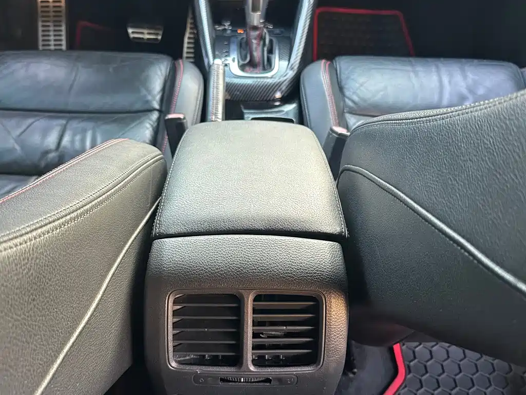 Volkswagen Golf GTI — миниатюра 10