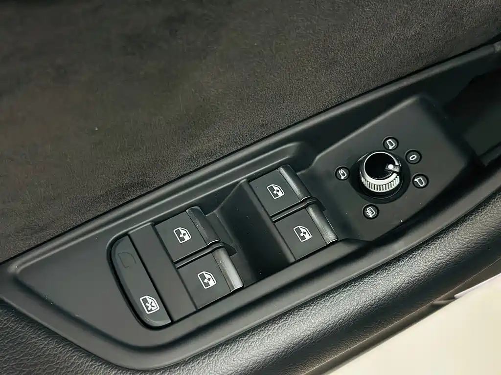 Audi A4L — миниатюра 12