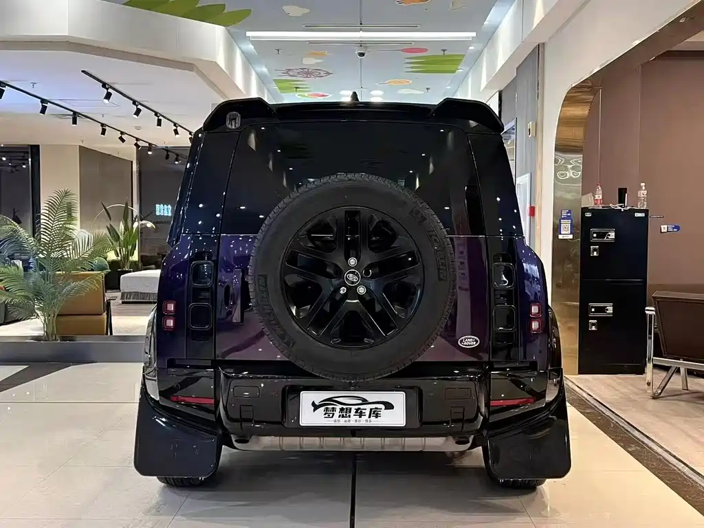 LAND ROVER DEFENDER