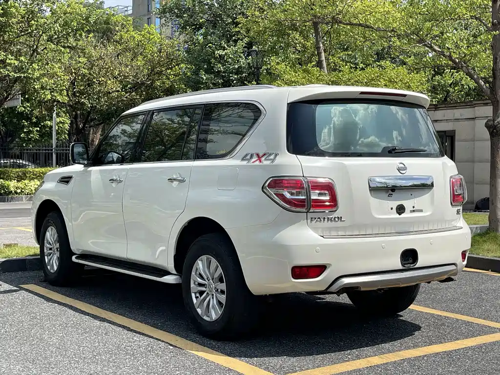 Nissan Patrol — миниатюра 4