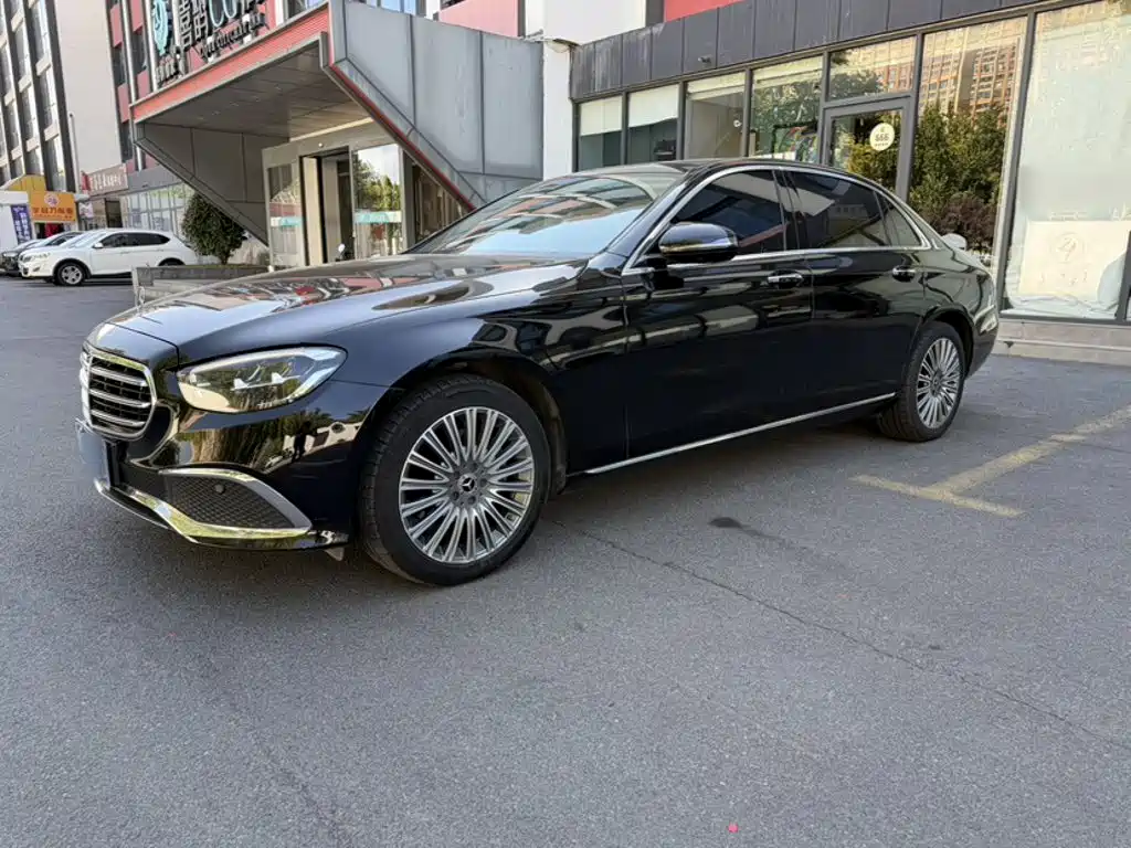 Mercedes-Benz E-Class — миниатюра 2
