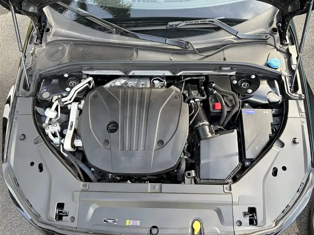Volvo S90 2025 B5 Luxury